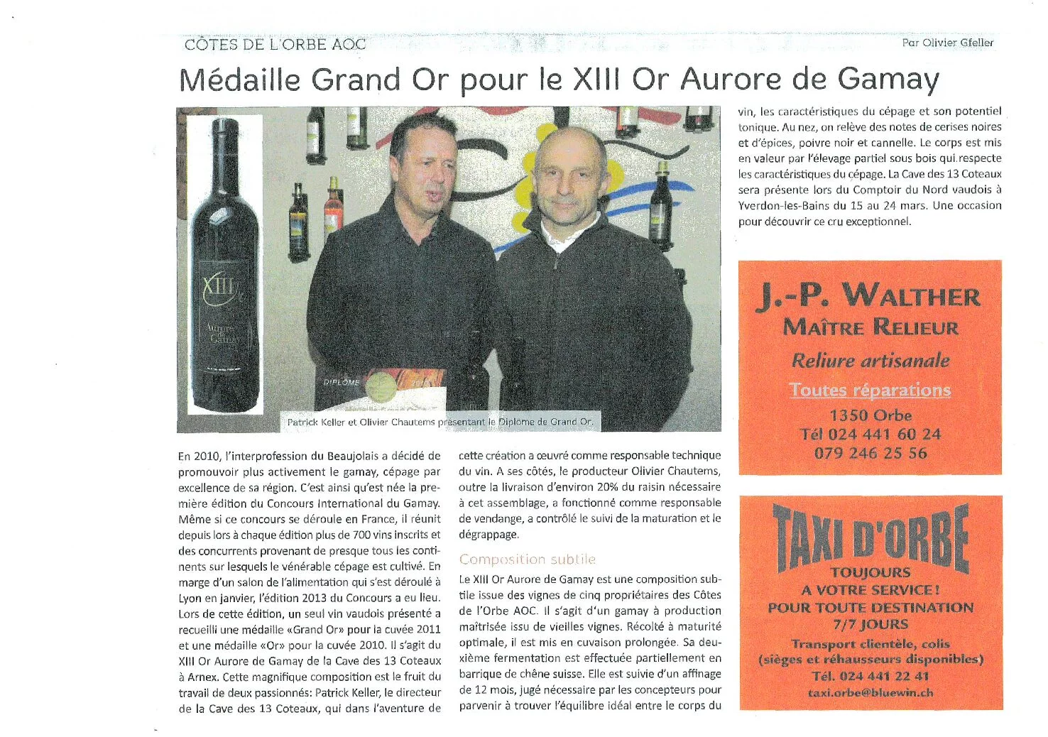 Article de presse annonçant la Médaille Grand Or obtenue par le XIII Or Aurore de Gamay des Caves des 13 Coteaux, avec Olivier Chautems présentant le diplôme de distinction.
