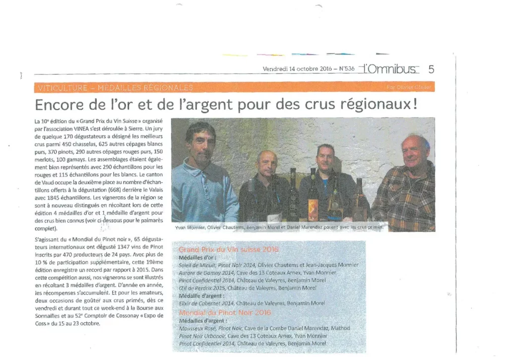 Article de presse consacré aux médailles remportées par les crus régionaux lors du Grand Prix du Vin Suisse 2016 et du Mondial du Pinot Noir 2016, avec une photographie de Yvan Monnier, Olivier Chautems, Benjamin Morel et Daniel Marendaz.