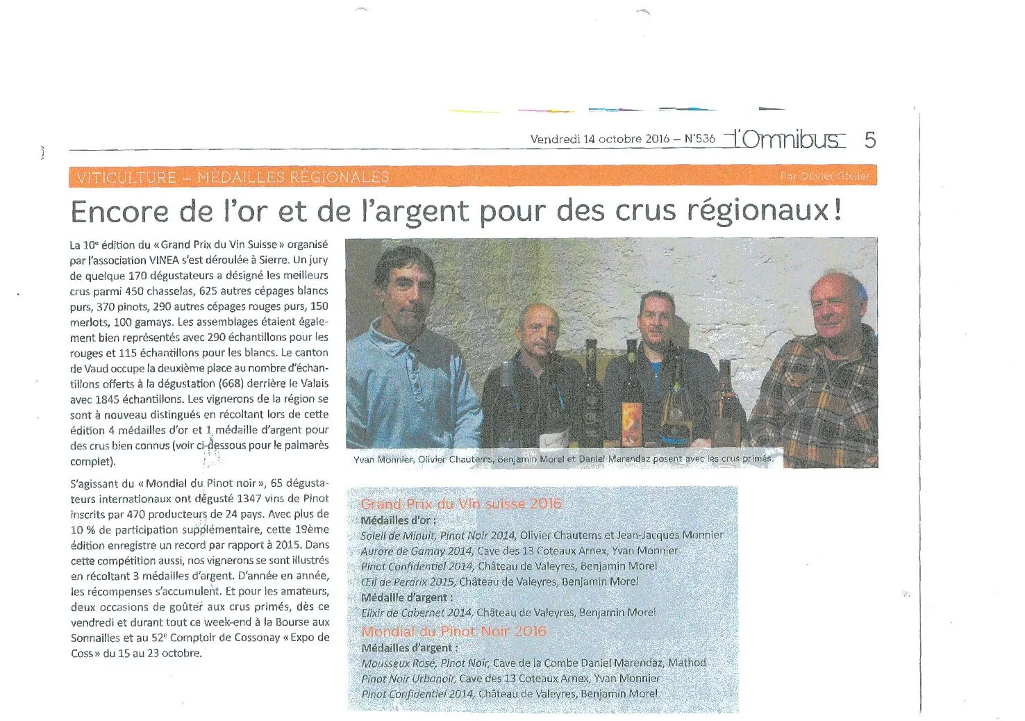 Article de presse consacré aux médailles remportées par les crus régionaux lors du Grand Prix du Vin Suisse 2016 et du Mondial du Pinot Noir 2016, avec une photographie de Yvan Monnier, Olivier Chautems, Benjamin Morel et Daniel Marendaz.